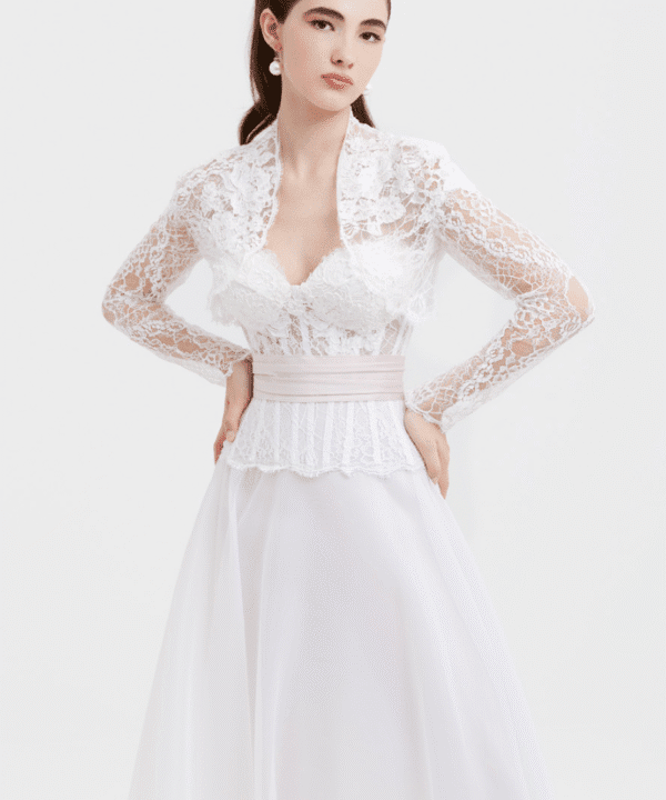 Collezione Angela Pascale Abito da sposa con bolerino in pizzo e gonna in organza di seta